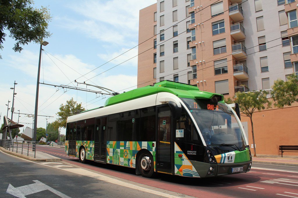 Троллейбус Кастельон де ла плана. Solaris Trollino 12. Solaris Trollino 24 metrostyle. Троллейбус в Испании.