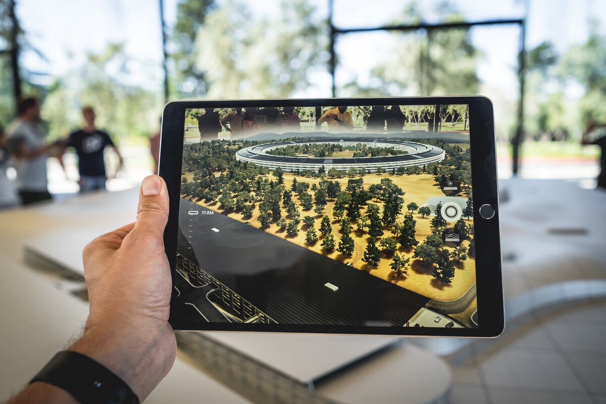 https://unsplash.com/s/photos/augmented-reality