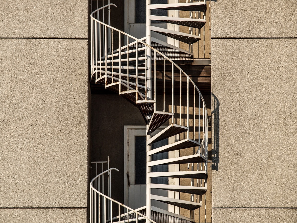 Pixabay License. https://pixabay.com/ru/photos/%D0%B0%D1%80%D1%85%D0%B8%D1%82%D0%B5%D0%BA%D1%82%D1%83%D1%80%D1%8B-%D0%BD%D0%B5%D0%B1%D0%BE%D1%81%D0%BA%D1%80%D0%B5%D0%B1-%D1%81%D1%82%D0%B0%D1%80%D1%8B%D0%B9-trist-1001176/