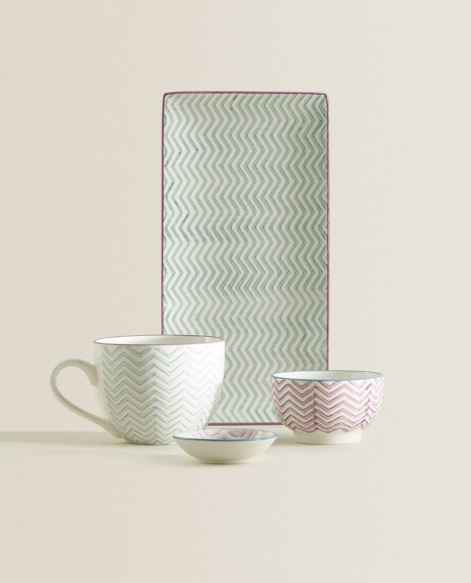 Набор посуды с ярким принтом. Фото: Zara Home