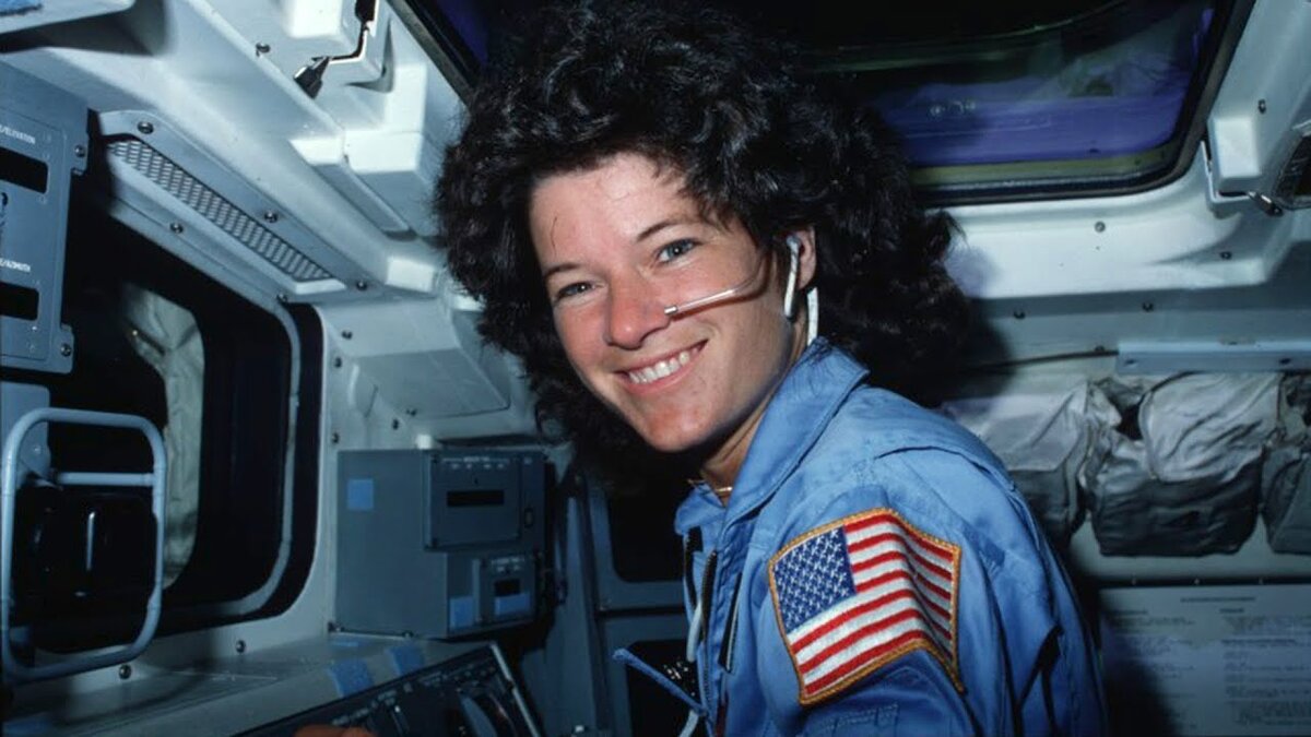 Самая 1 женщина в космосе. Салли Райд первая женщина в космосе 1983. Салли Райд в космосе. Астронавт Салли Райд. Салли Кристен Райд.
