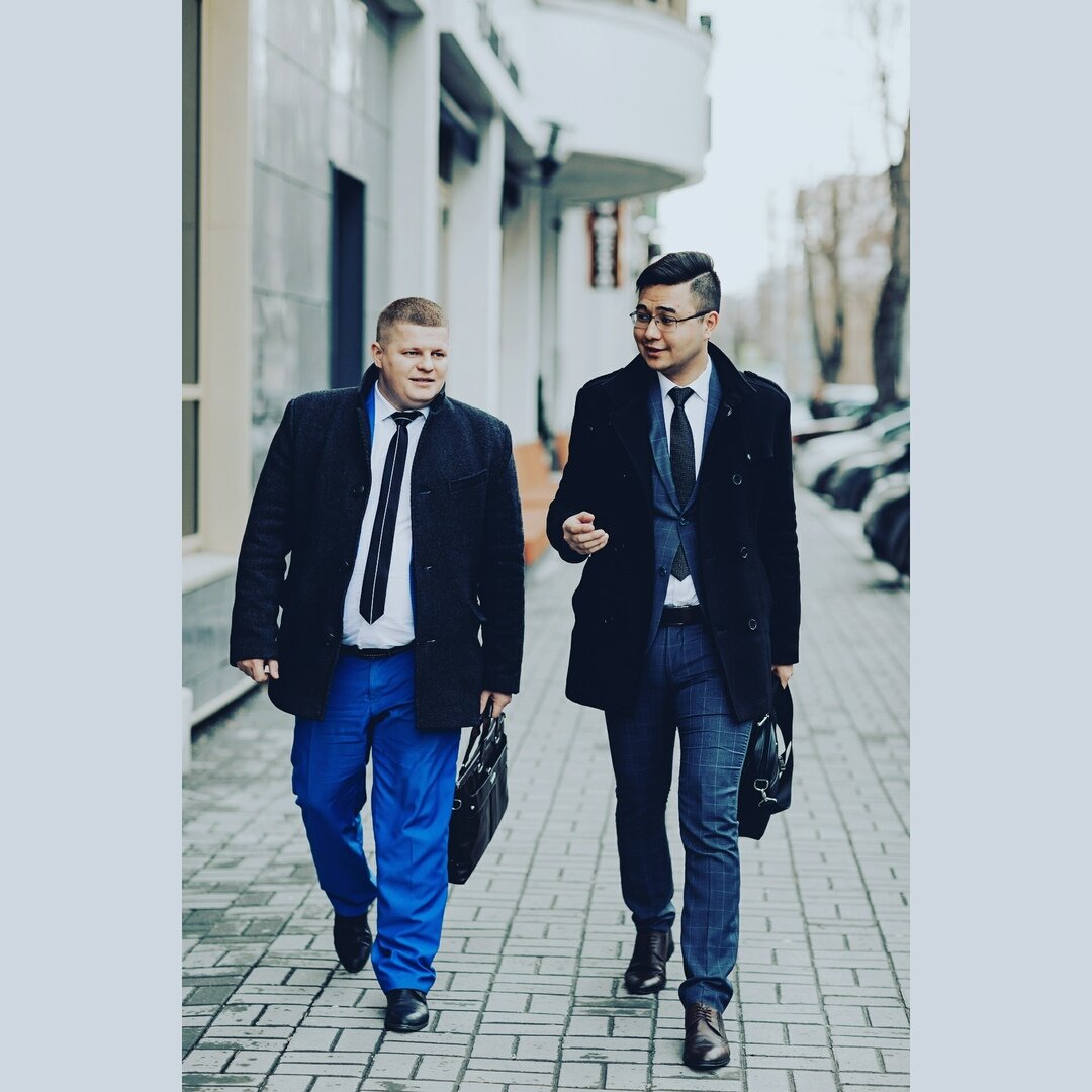 юрист Баялинов арслан Анатольевич (справа) 