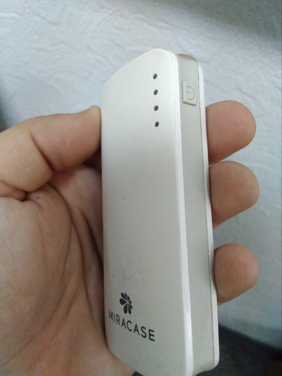 Фото от автора: Мой старенький Miracase с фонариком на 5200 mAh
