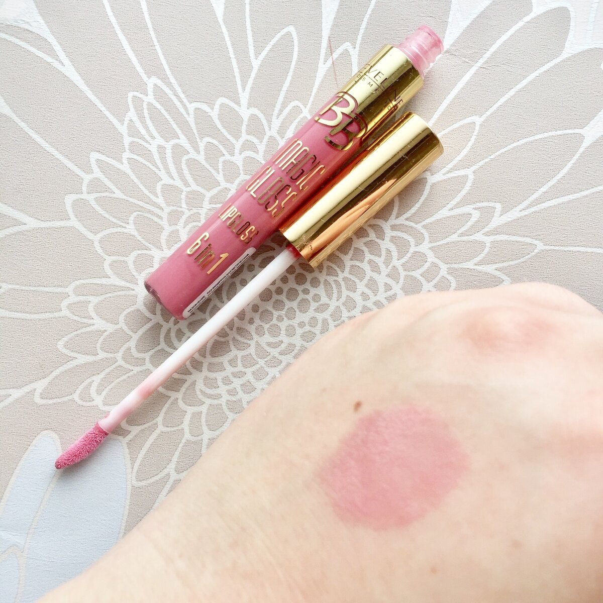 Eveline cosmetics Блеск для губ BB Magic gloss