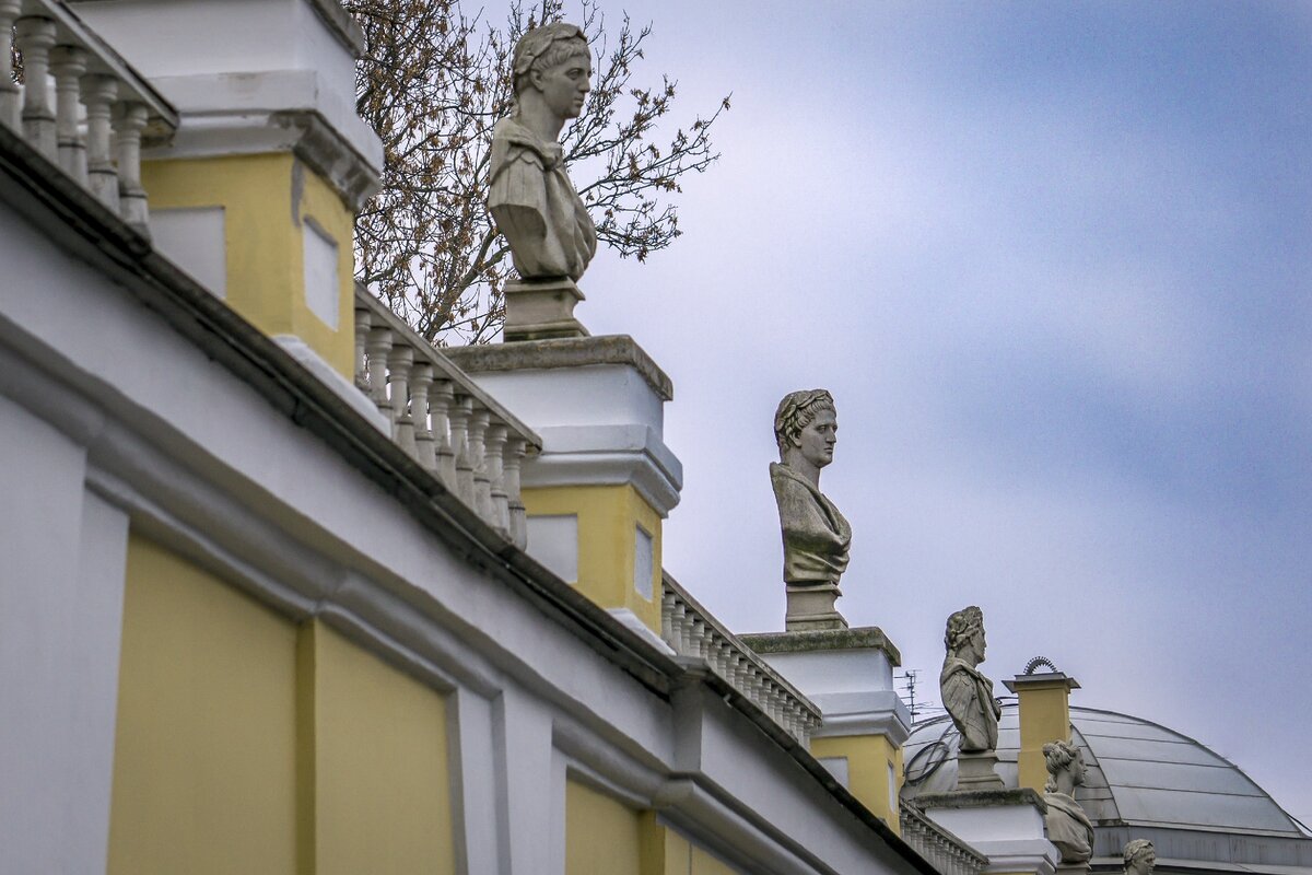 Дворец бобринских в санкт петербурге. Дворец Бобринских. Дворец Бобринских в Санкт-Петербурге на Галерной. Дворец Бобринских СПБ детали. Усадьба Бобринских в Санкт-Петербурге на новой Голландии.