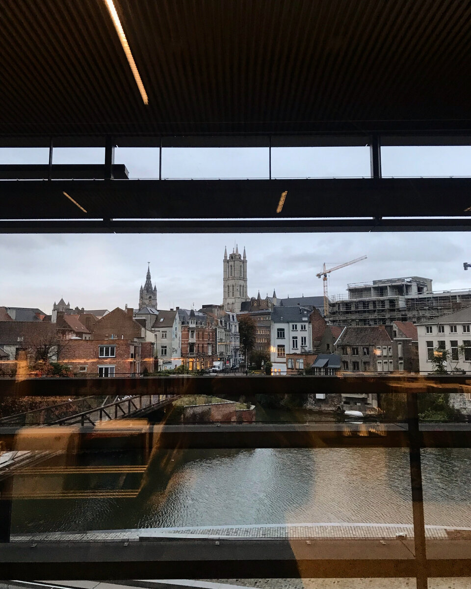 Можно работать вот с таким прекрасным видом на город!