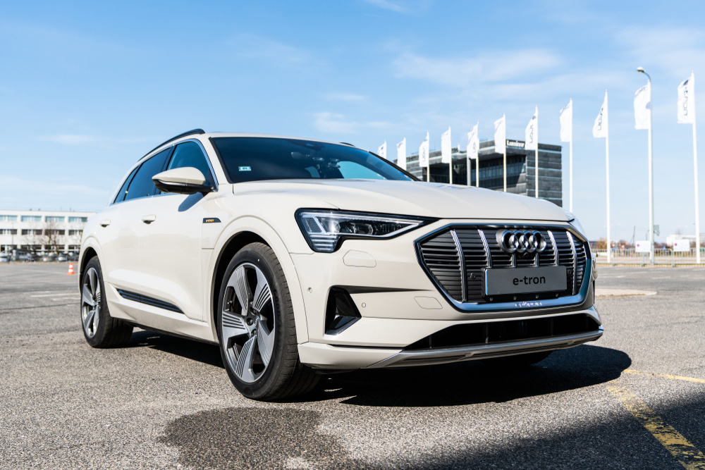Audi e-tron.