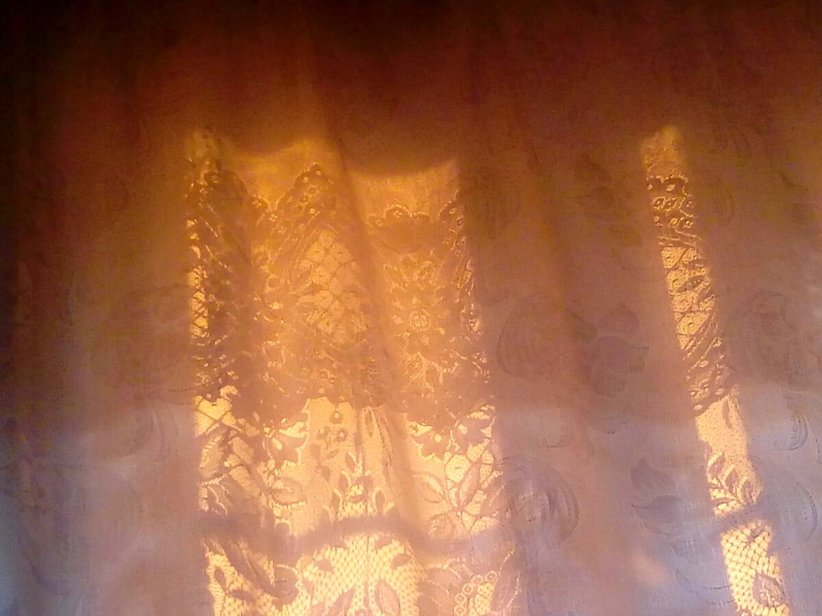 Солнечные лучи, сквозь занавес