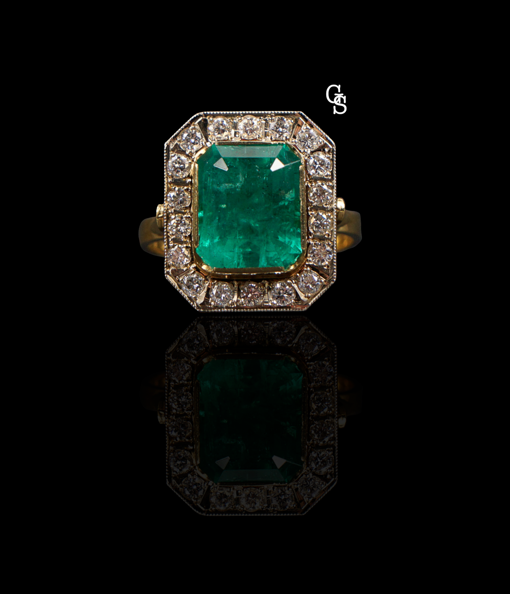 Кольцо Людмилы Зыкиной с малышевским изумрудом и бриллиантами, желтое золото. Статьи выходят каждый день после 18:00 по мск.