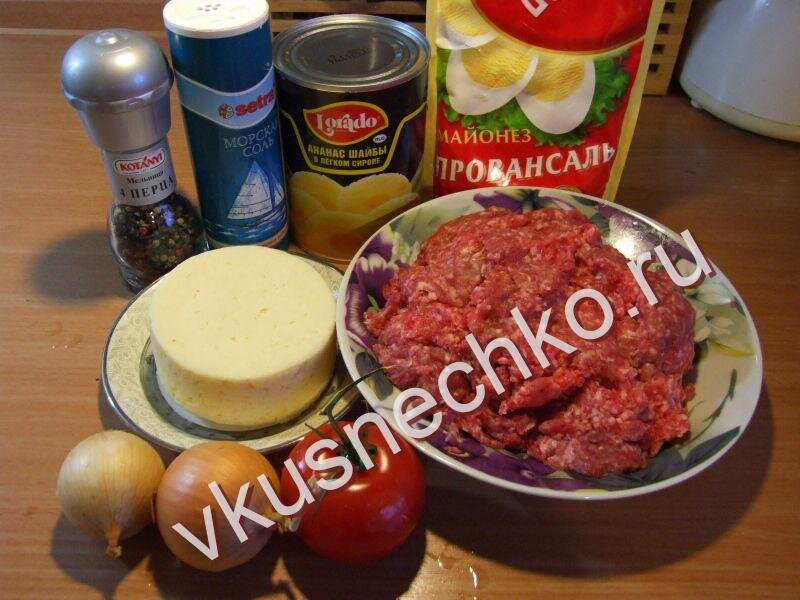 Котлеты по гавайски с ананасом, ингредиенты для приготовления. 