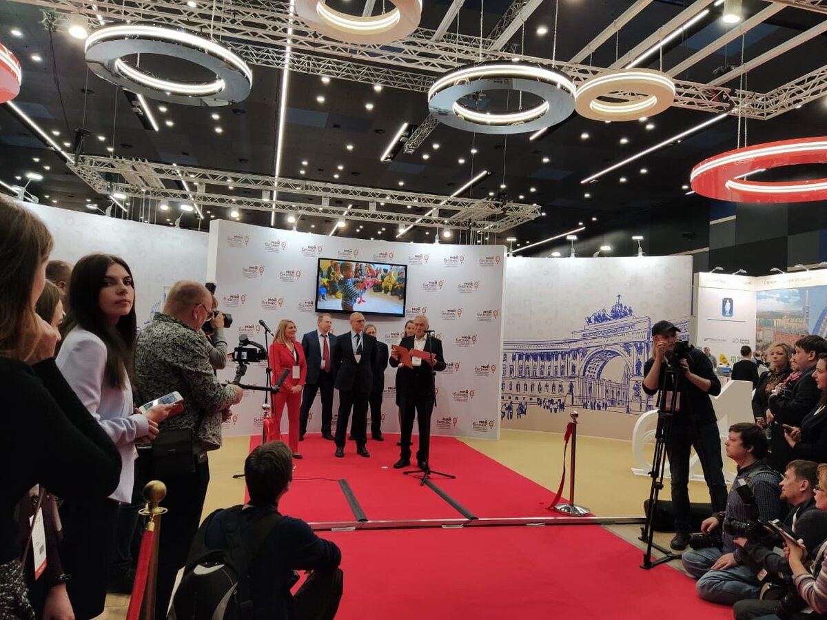 Форум открыли без губернатора Беглова