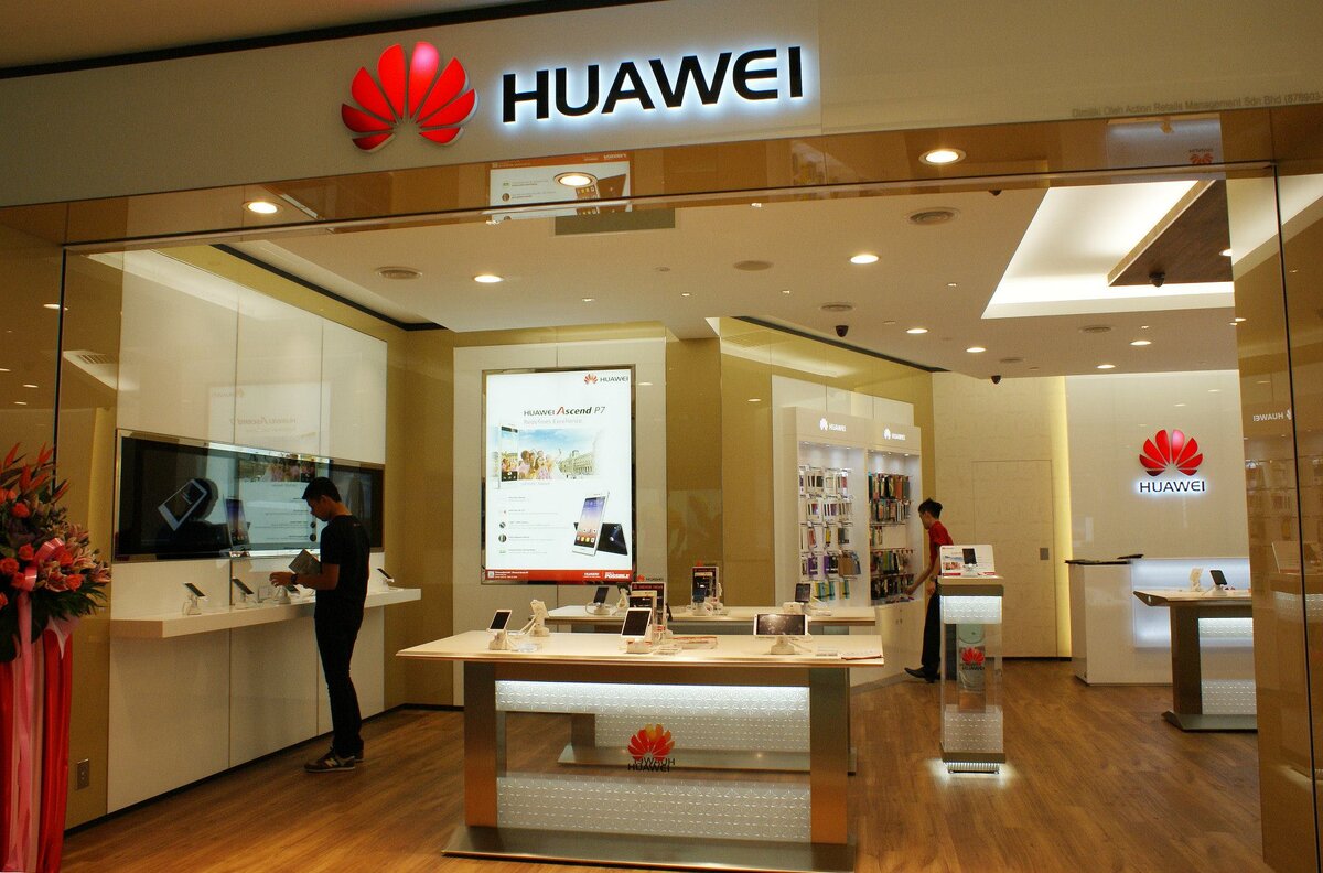 Huawei магазин. Huawei Store. Фирменный магазин Huawei. Салон Huawei.