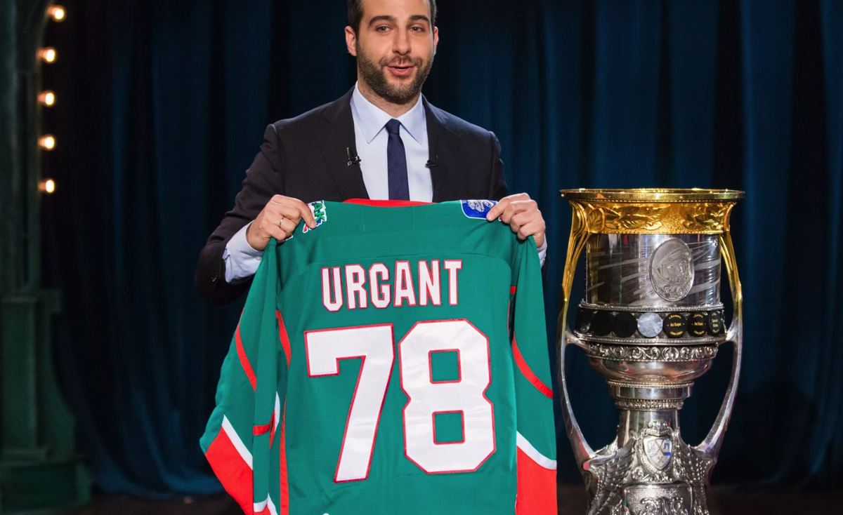 Иван Ургант из тех кто обожает хоккей. Фото из открытых источников на Яндекс.картинки