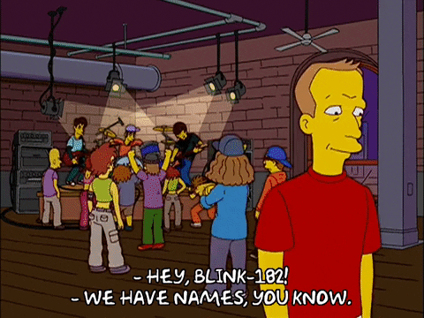 – Эй, blink-182?
– У нас вообще-то имена есть.
Фрагмент сериала Симпсоны, s14e11, 2003 год