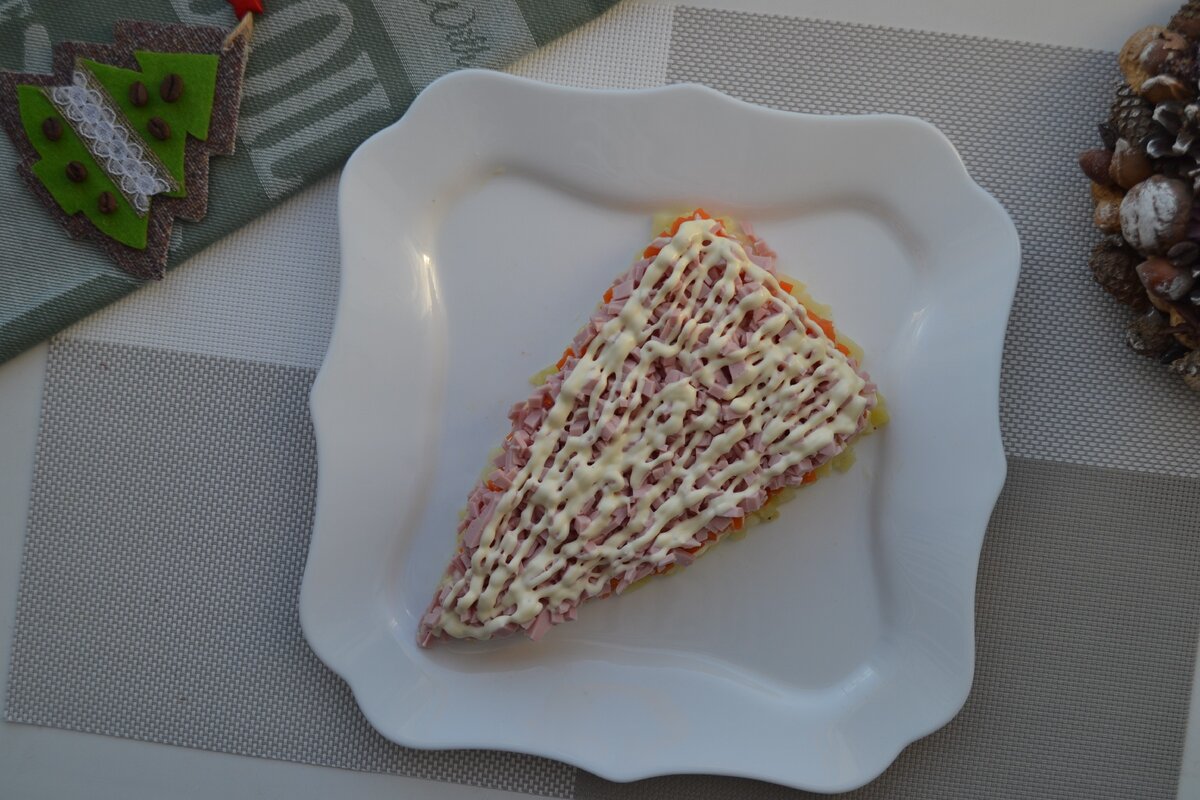 Ну очень вкусный салат - "Кусочек сыра для мышек"