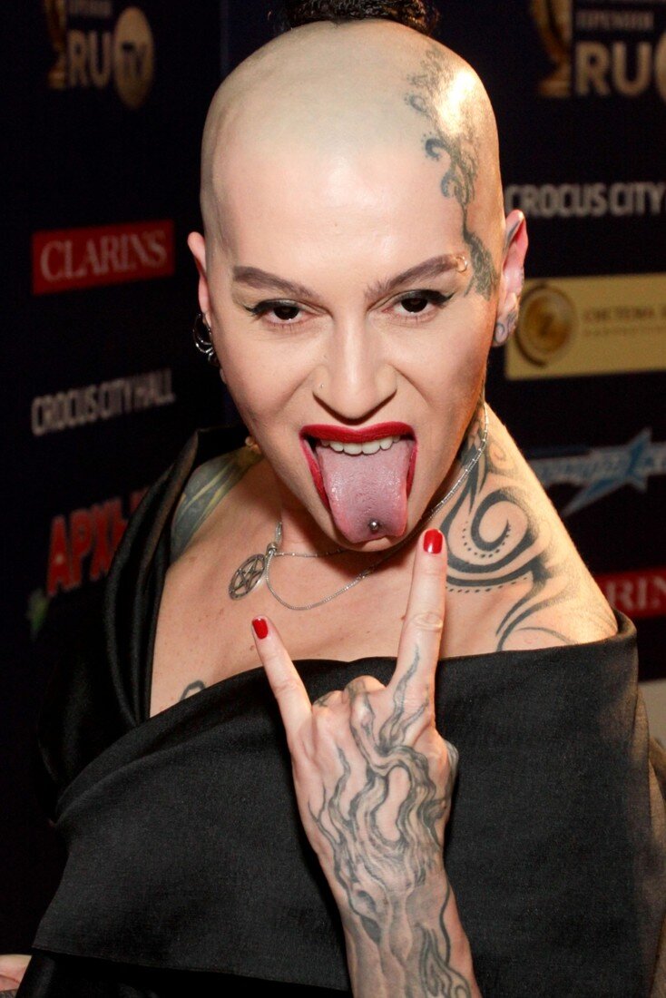 Сексуальный Бандера, звездная семья и никакой "Нежности": кто такая певица Нарги