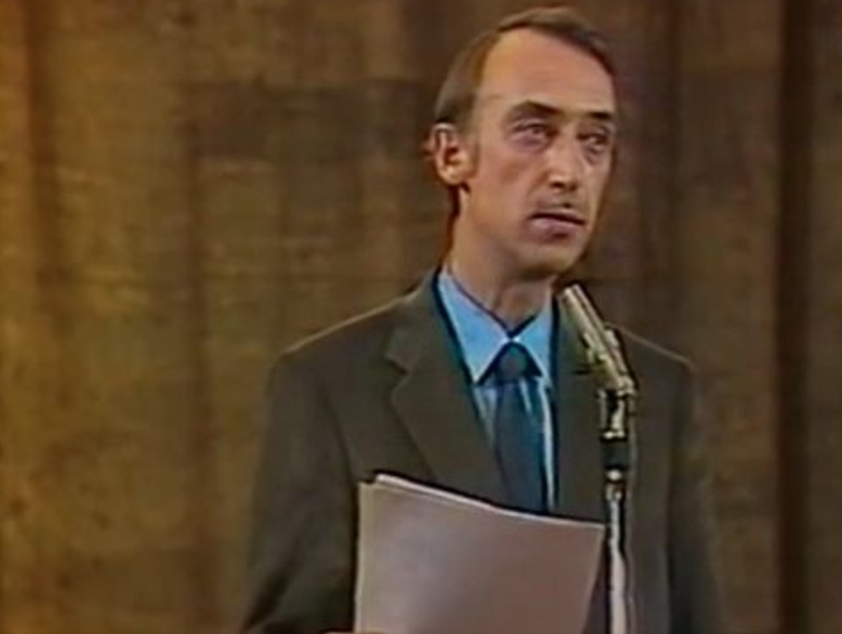Александр Александрович Иванов - чья ироничная манера общения с публикой и гостями в студии была новым словом на советском ТВ.