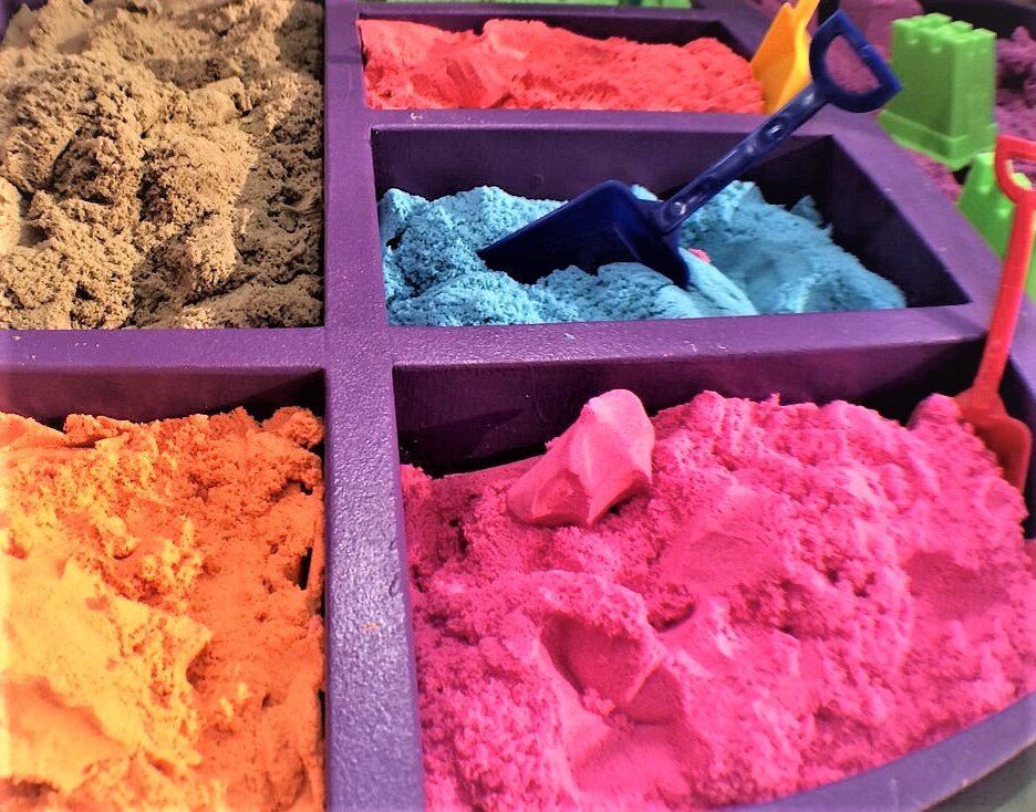 Кинетический песок разных цветов