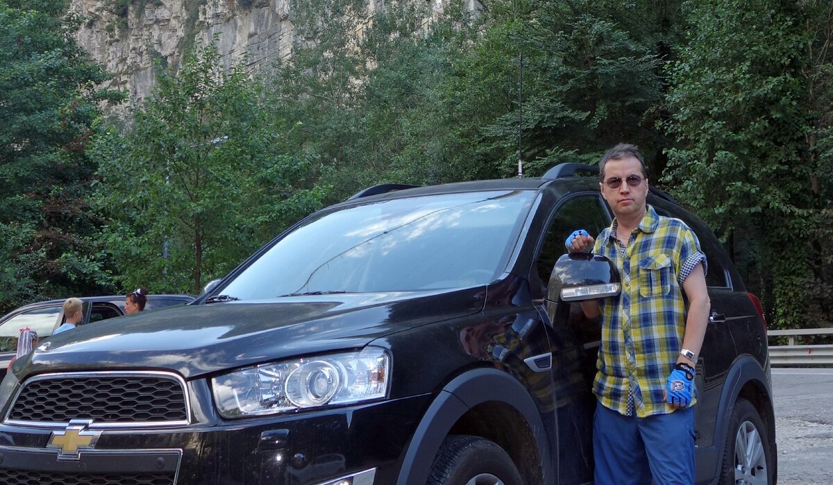 На снимке - автор во время очередного автопутешествия. 
Фото из личного архива Сергея Максимова.