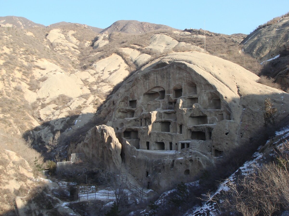Где живут миллионы китайцев и сколько стоит современная пещера
