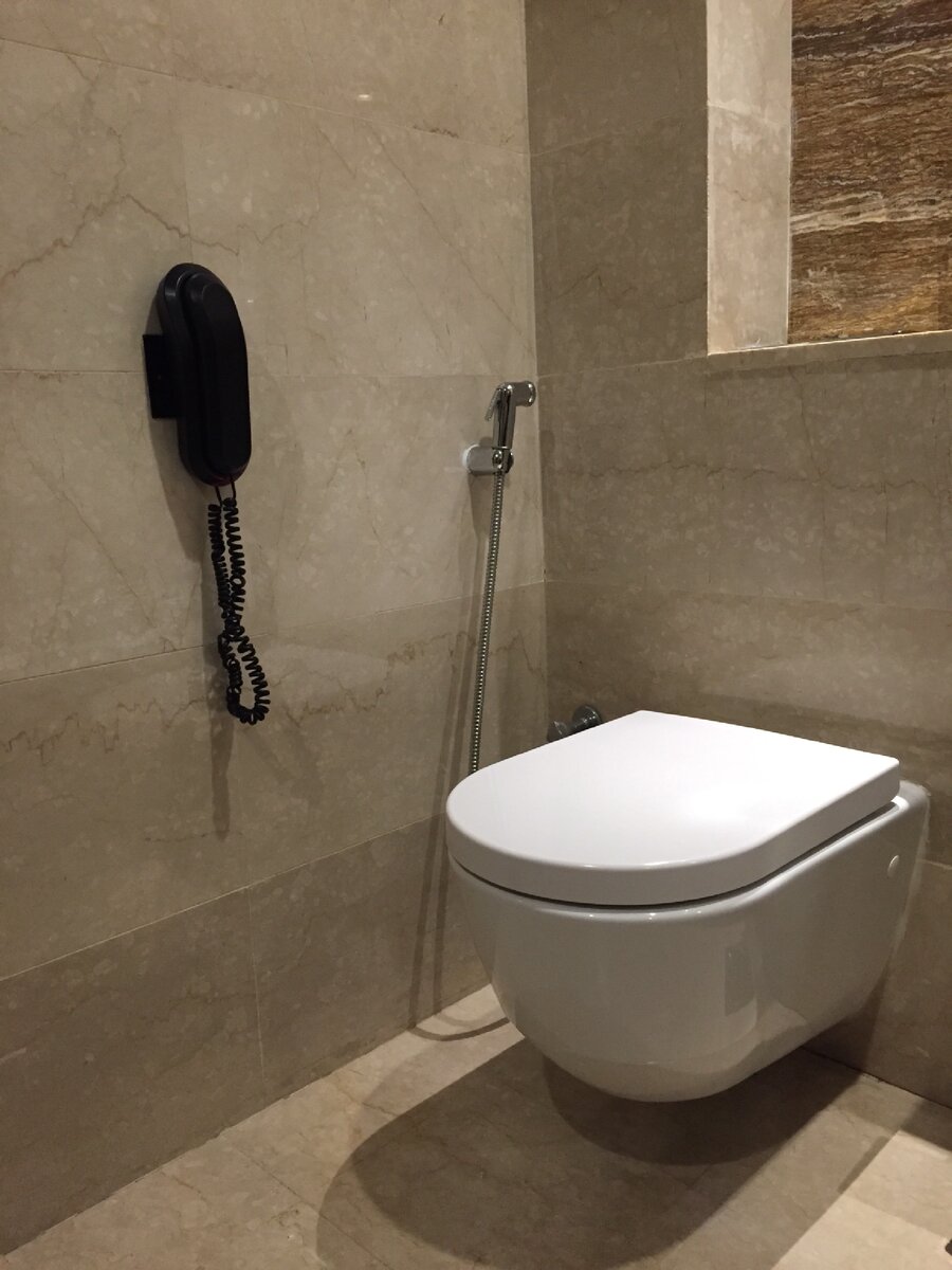 Позвони мне , позвони! Позвони мне ради бога!  Фото из второго отеля. 