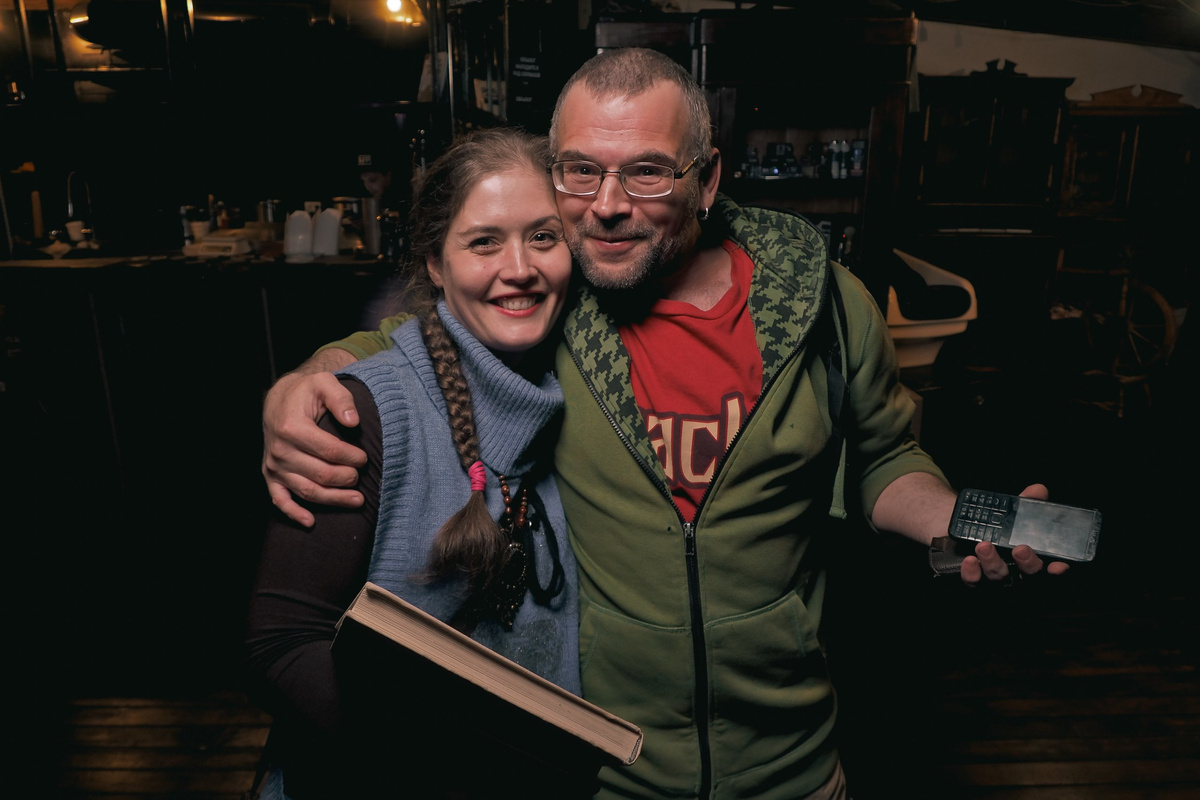 Один из друзей искренне рад, что мне разрешили утащить книгу