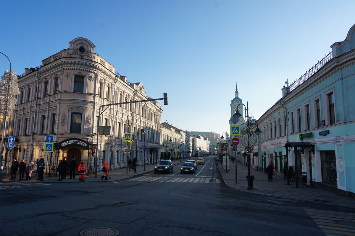 Пятницкая улица, вид с Чугунного моста