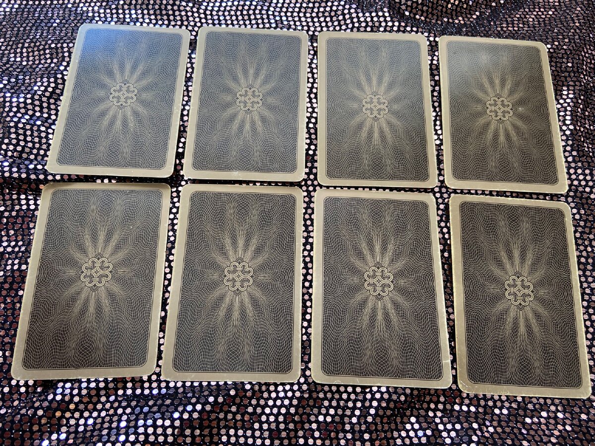 Порядок карт: 1-2-3-4.Второй ряд: 5-6-7-8.