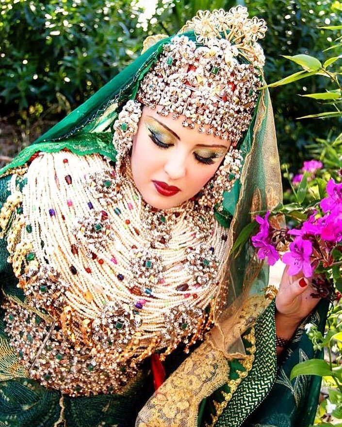 очень красиво, очень красочно и очень тяжело