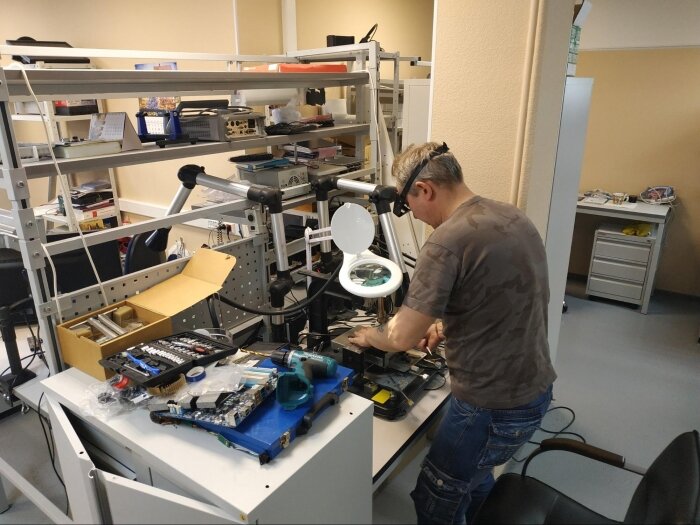 техник программист. радиомонтажник-сборщик рэа. инженер электроник. монтажник рэа печатных плат. проектирование на компьютере.