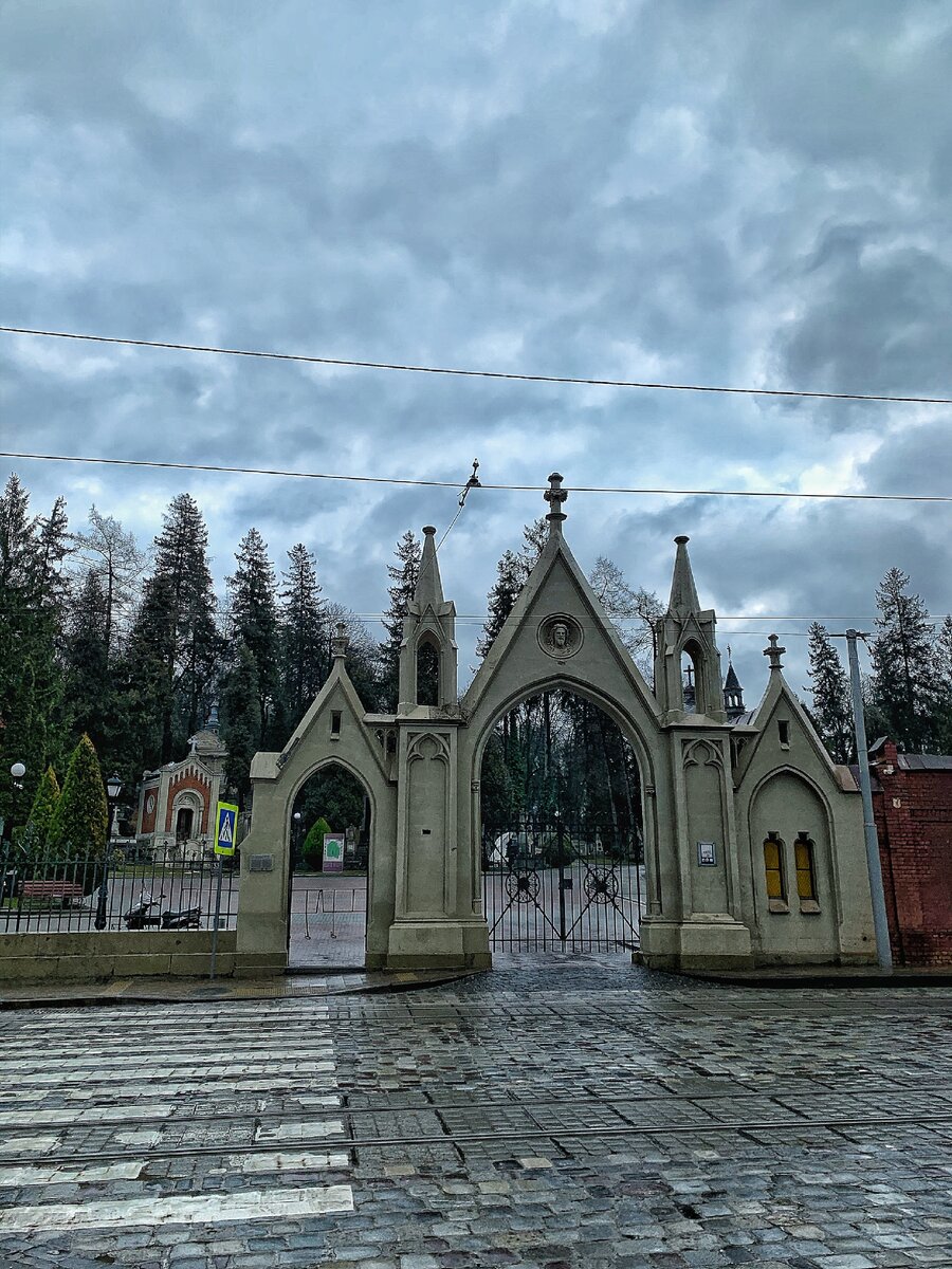 Центральный вход