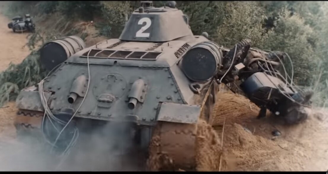 Скриншот кадра из фильма "Танки