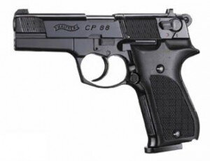 Вряд ли получится найти пистолет, который был бы лучше этого по универсальности и многозадачности. Отличительной его чертой является немецкая точность и довольно большой запас надежности, поэтому Вальтер CP88 вполне может претендовать на роль оружия для спортивно-любительской стрельбы. Дизайн данной модели в точности повторяет боевой образец Вальтера, модель которого — Р88.