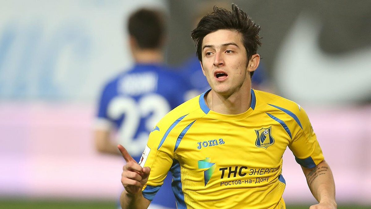 Сердар Азмун в футболке Ростова, фото взято из свободных источников
