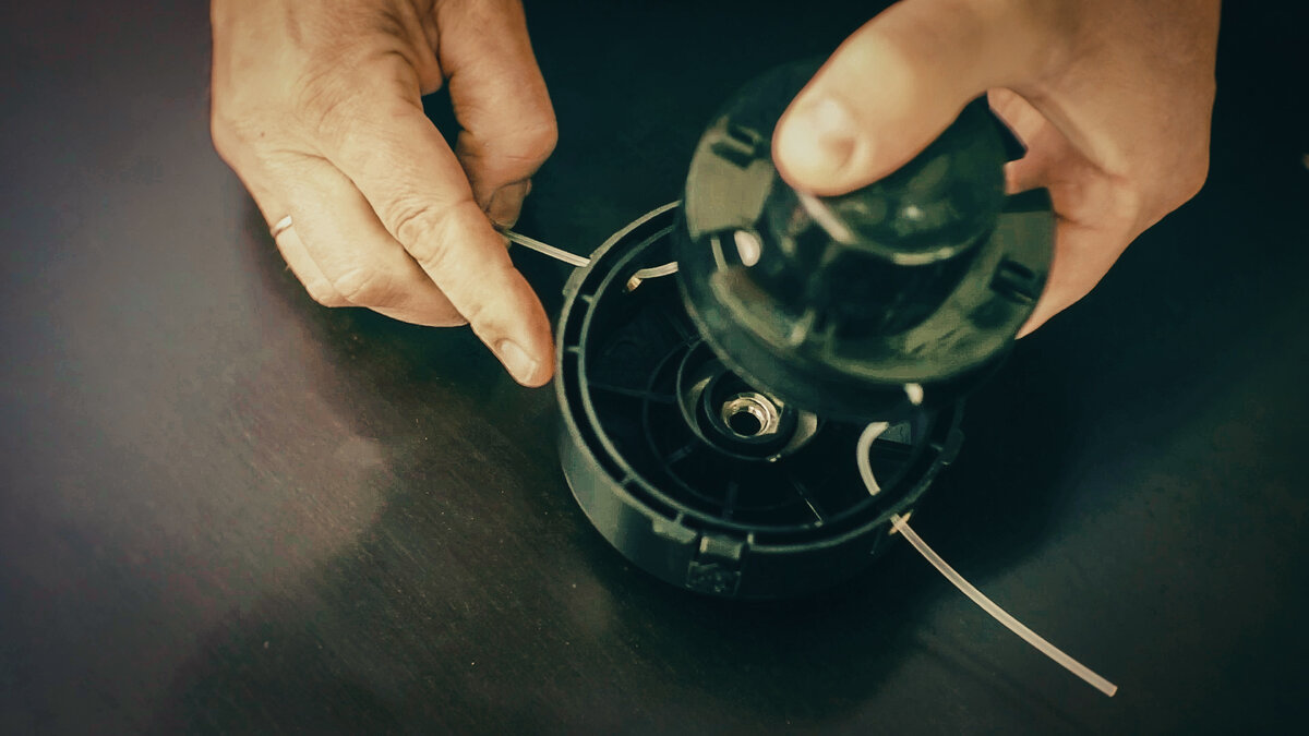 Застряла леска в катушке триммера. Заправка лески в катушку триммера хускварна 128r. Намотка лески на катушку триммера huter get-600. Застряла леска в катушке триммера. Катушка для триммера ресанта.