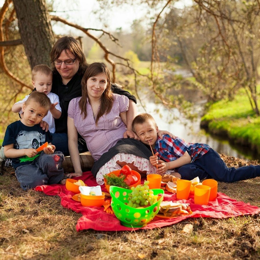 Семья на природе