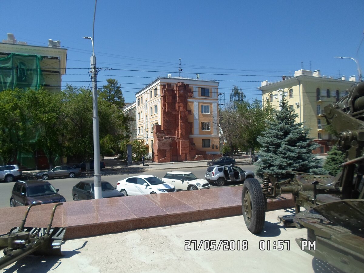 Угол дома Солдатской Доблести, который остался от боев за него.