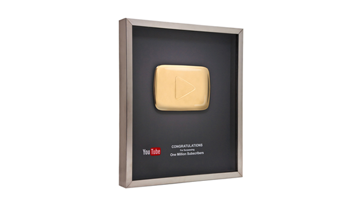 Золотая кнопка выдается за 1 000 000 подписчиков на канале YouTube. Необходимо пройти действительно долгий и очень напряженный путь для ее достижения.