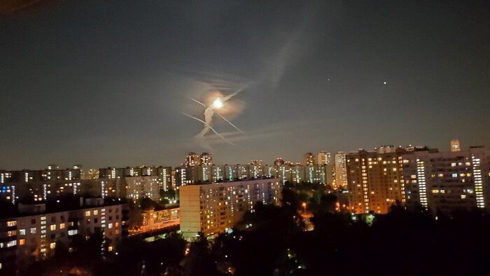 Луна, вид с балкона.