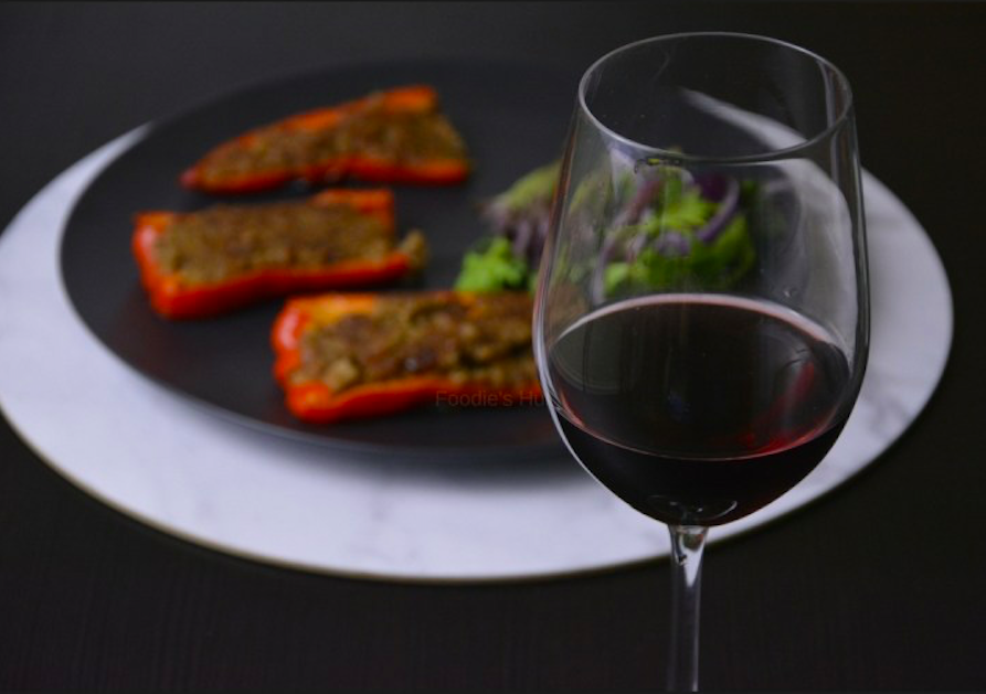 Красное вино и фаршированный перец