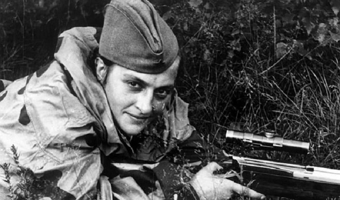 Людмила Павличенко на позиции