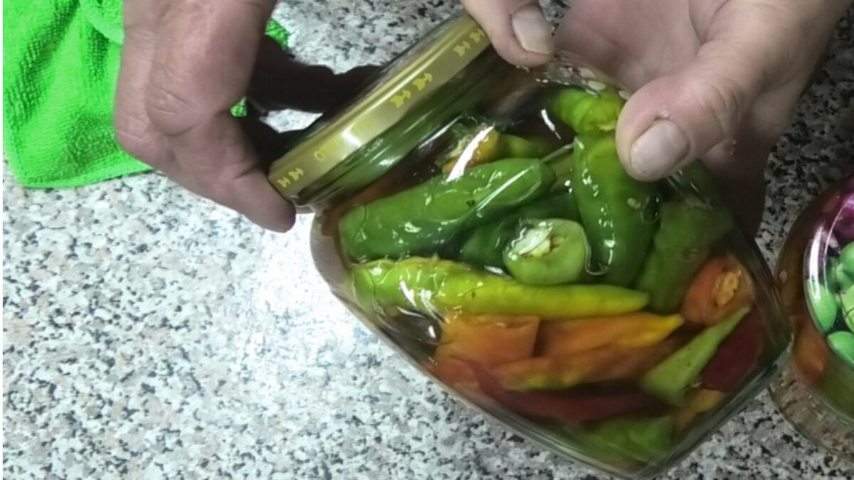 Остро сладкий маринад. Кисло сладкий маринованный острый перец. Болгарский перец на зиму. Сельдь в кисло сладком соусе. Болгарский перец цицак сладкий.