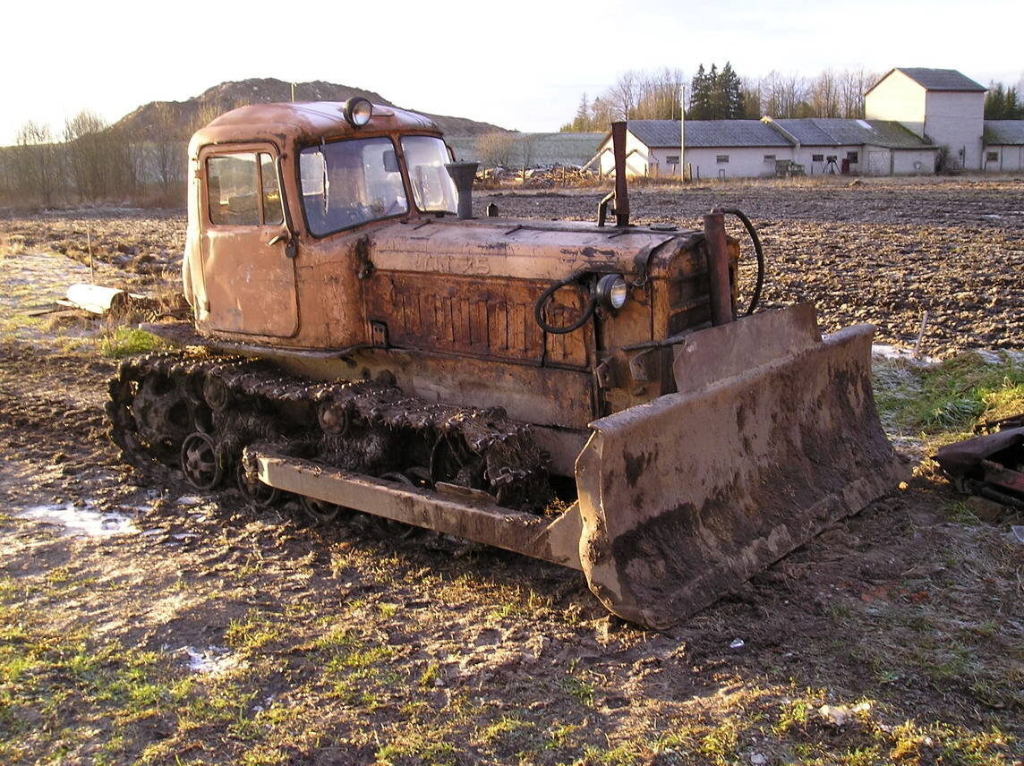 Советские гусеничные трактора