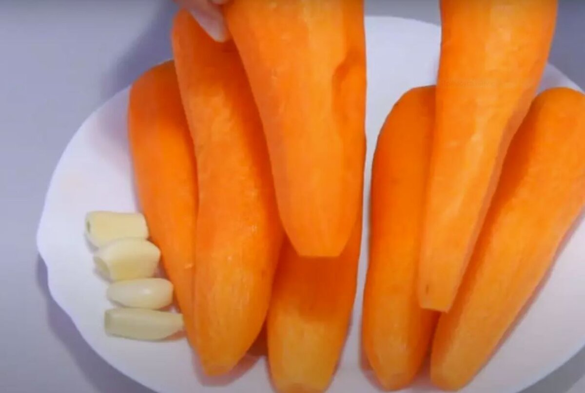 Всегда сама делаю к любому празднику "Морковку по-корейски" 