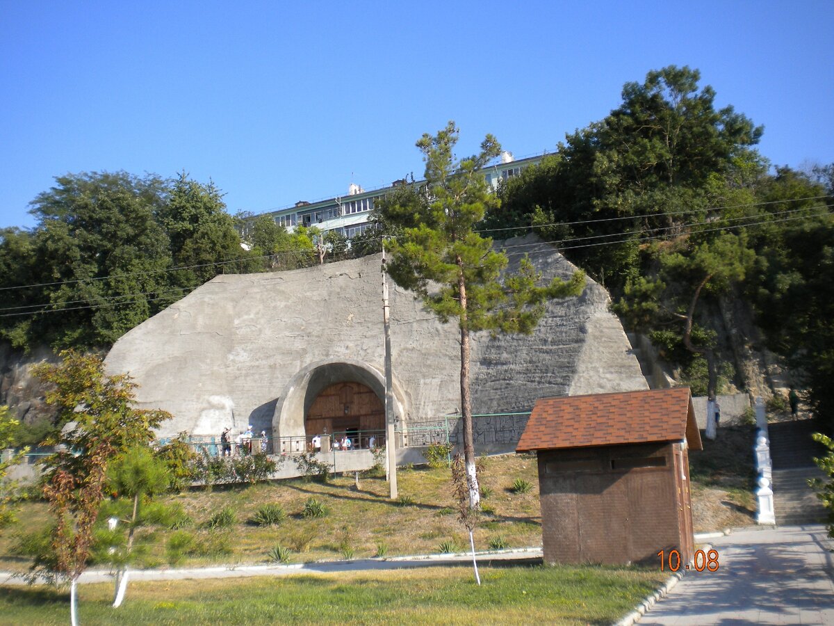 цех завода в горе