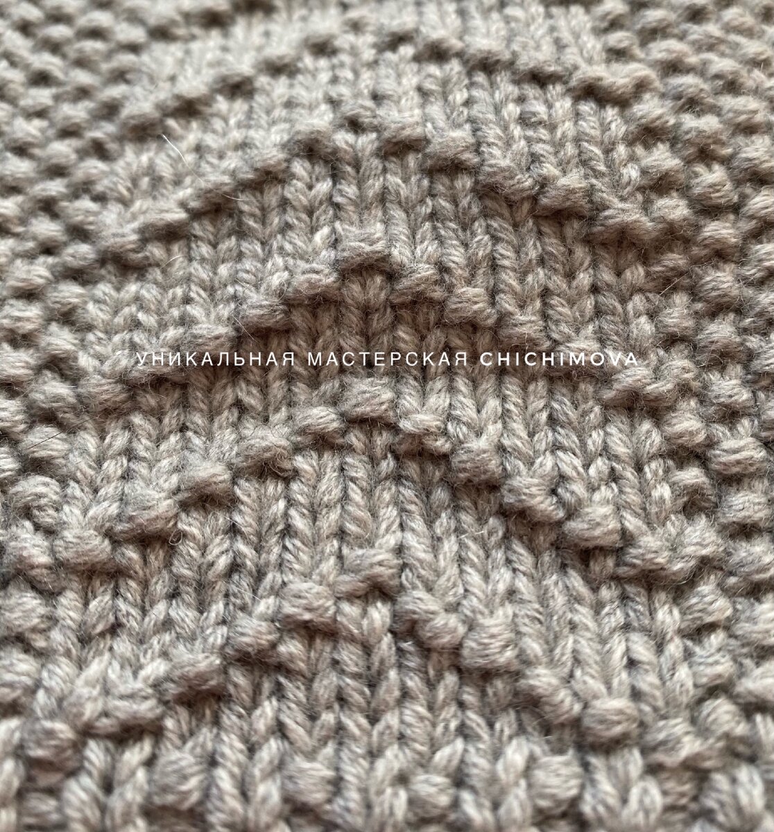 Вот так выглядит готовый узор на варежках. Уникальная Мастерская Chichimova. Варежки спицами 