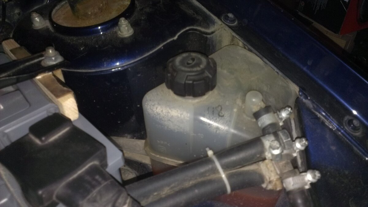 Расширительный бачок для охлаждающей жидкости