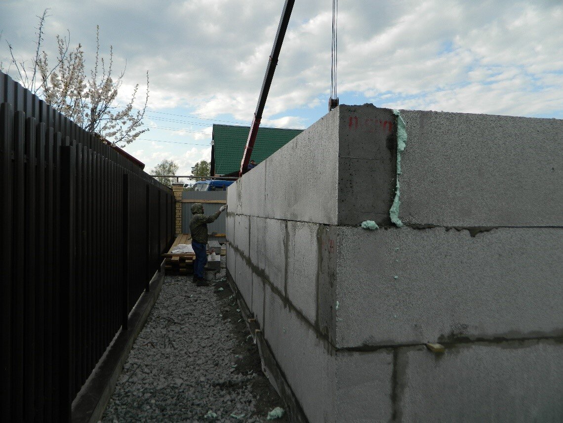 Процесс укладки мегаблоков марки D500