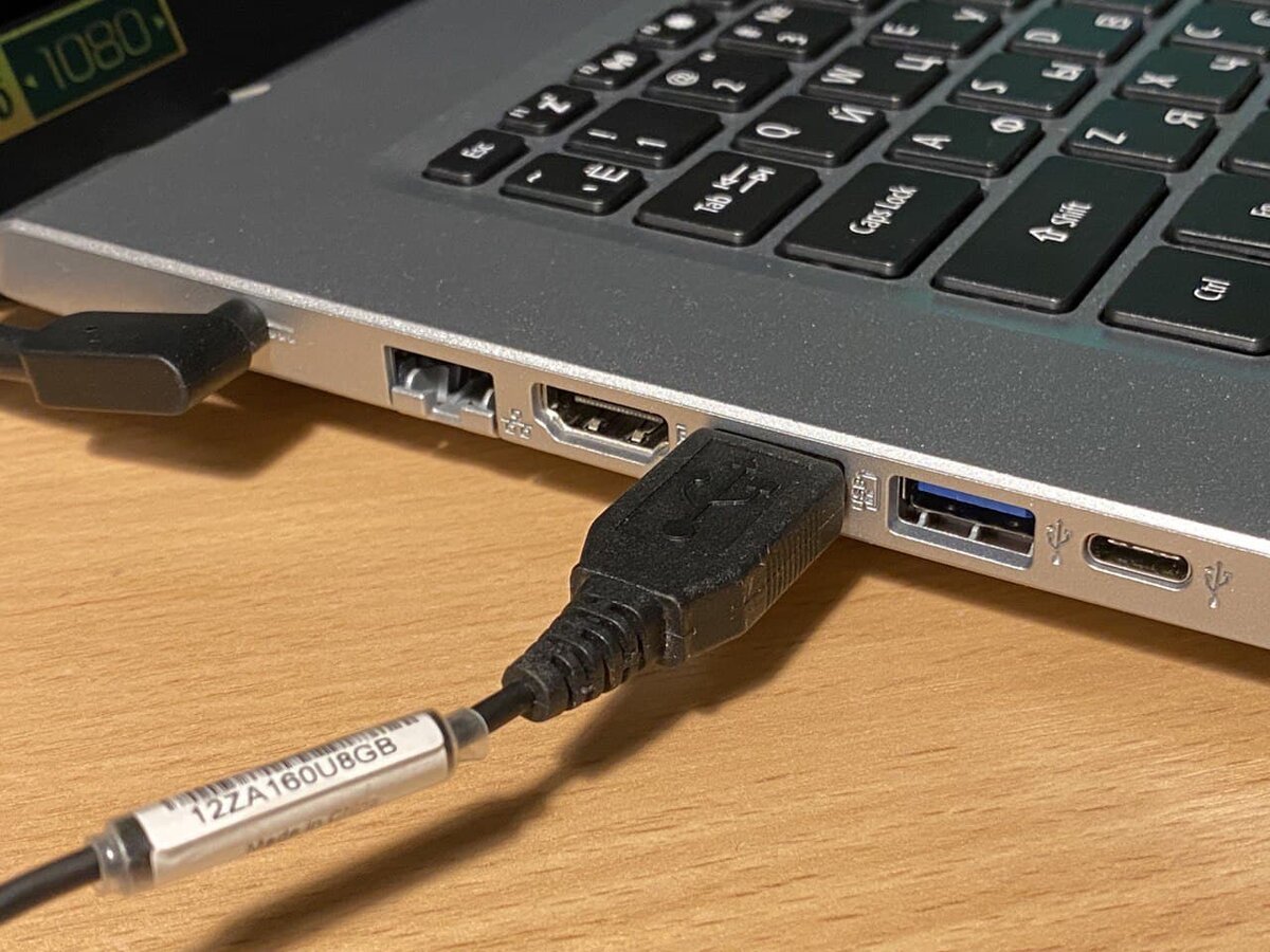 Порты ноутбука с левой стороны (фото автора)