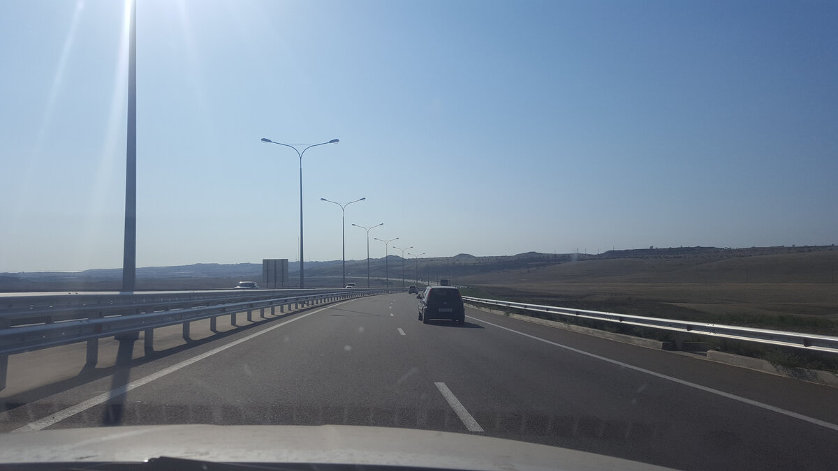 В пути. Вид на царские курганы...